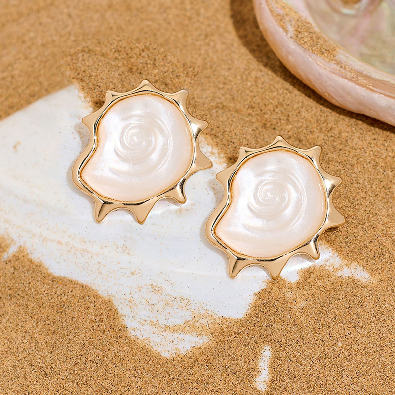 Lucky Wheel Shell Earrings – Ocean-Inspired Minimalist Vintage Style 5 lucky wheel shell earrings – ocean inspired minimalist vintage style