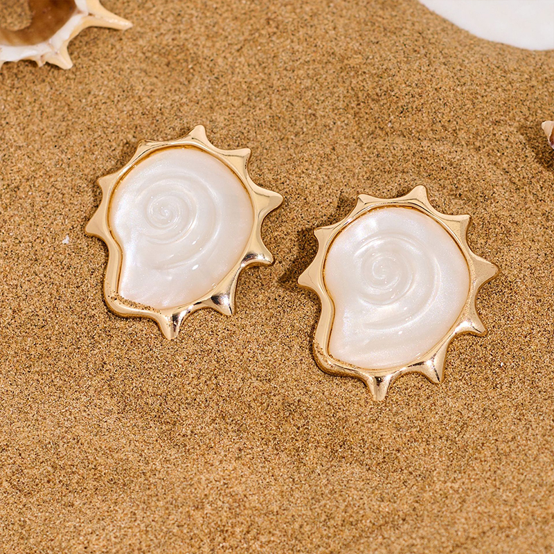 Lucky Wheel Shell Earrings – Ocean-Inspired Minimalist Vintage Style 4 lucky wheel shell earrings – ocean inspired minimalist vintage style