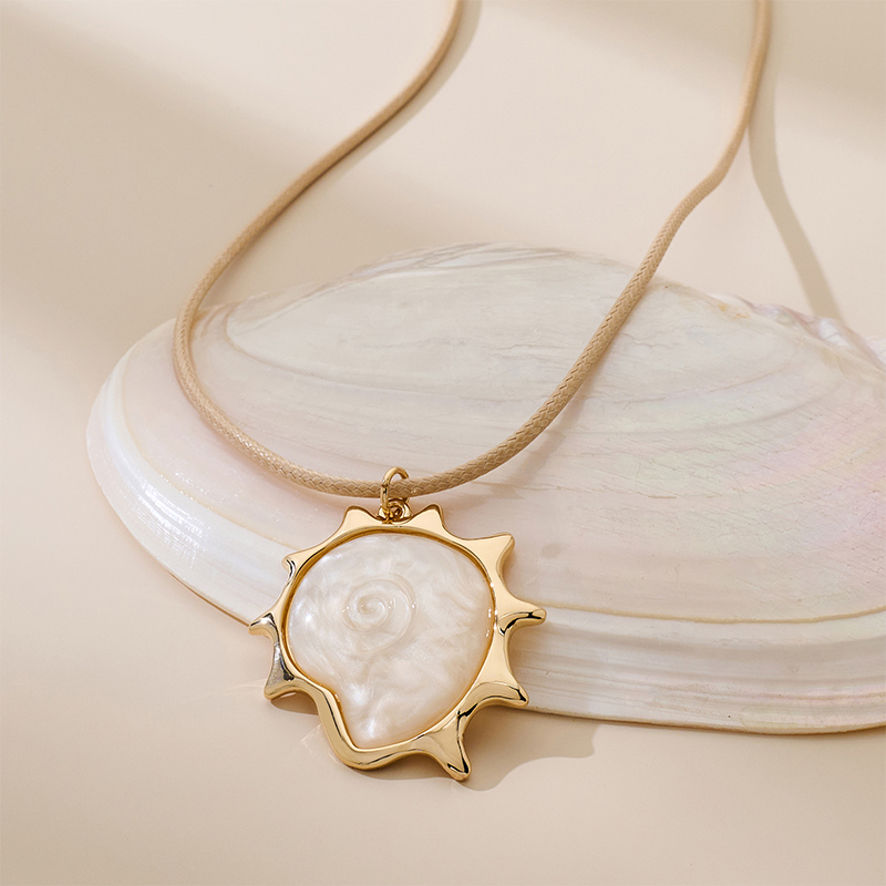 Lucky Wheel Shell Set - Oceanic Elegance Necklace & Earrings 6 lucky wheel shell pendant necklace – ocean inspired minimalist jewellery