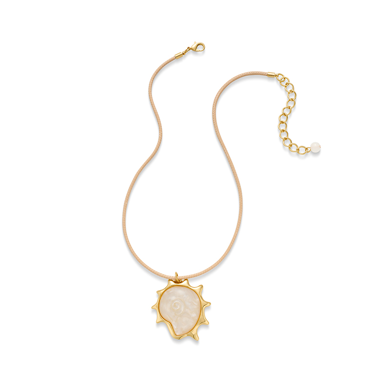 Lucky Wheel Shell Pendant Necklace – Ocean-Inspired Minimalist Jewellery 1 lucky wheel shell pendant necklace – ocean inspired minimalist jewellery